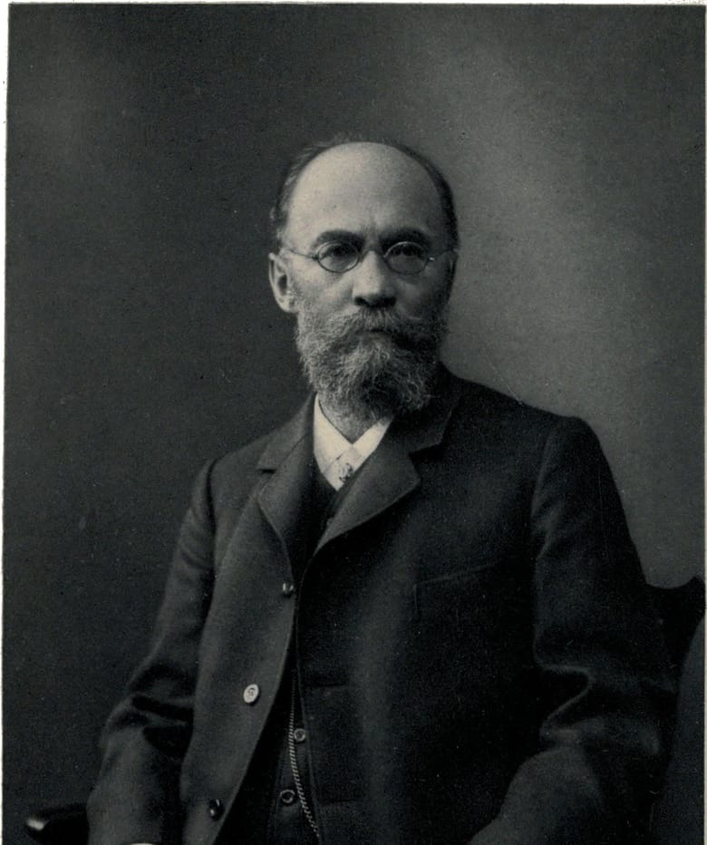 Portrait of Karl Brugmann, photograph by Louis Pernitzsch, 1909 or earlier
